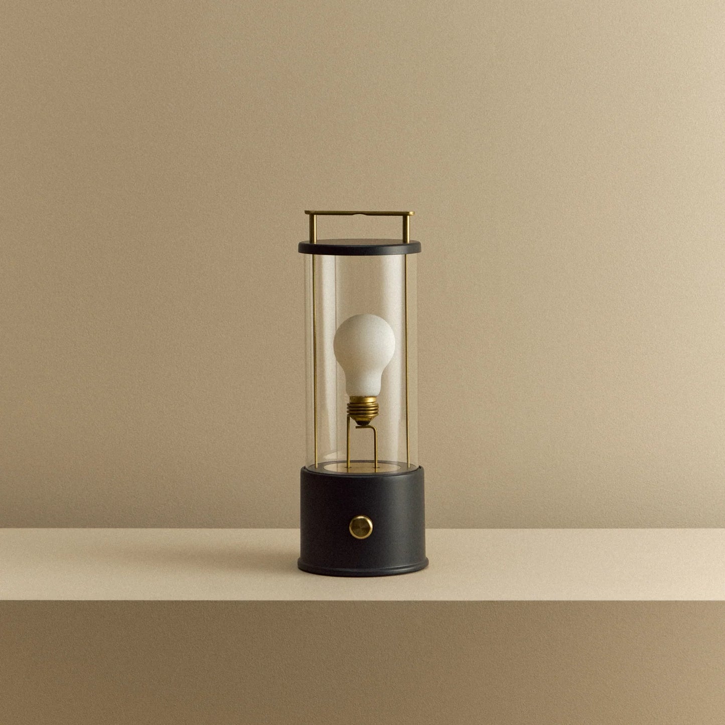 The Muse 1.0 Portable Lamp in Hackles Black