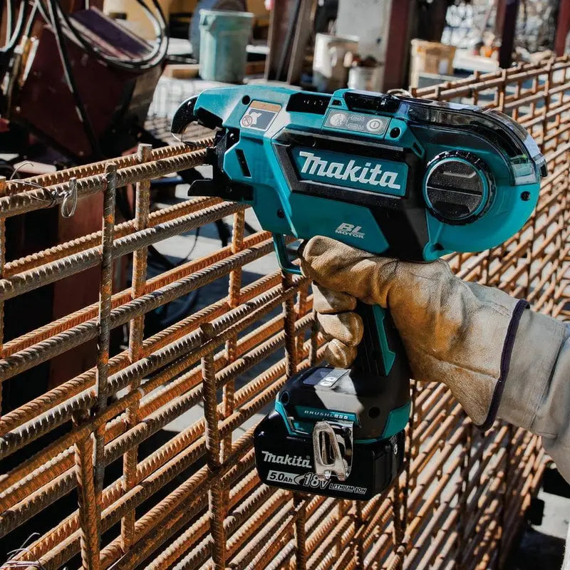 Makita 18V LXT Lithium-Ion Brushless Cordless Rebar Tying Tool Kit (5.0 Ah) XRT01TK