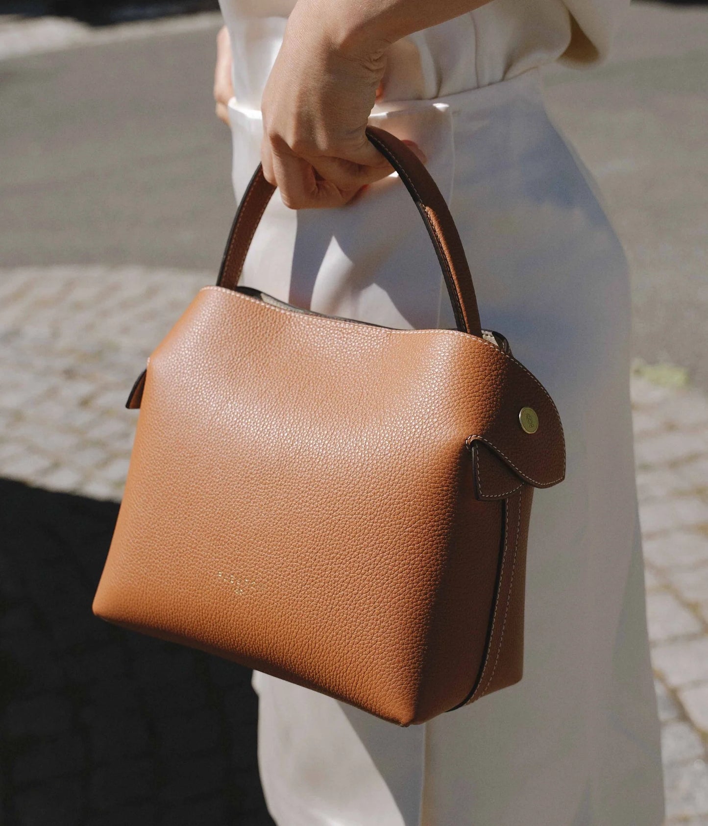 Medium Swann | Caramel
