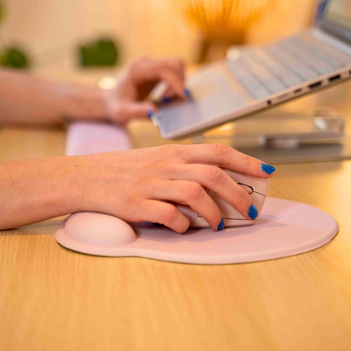Tapis de souris ergonomique et coussin clavier 2-en-1