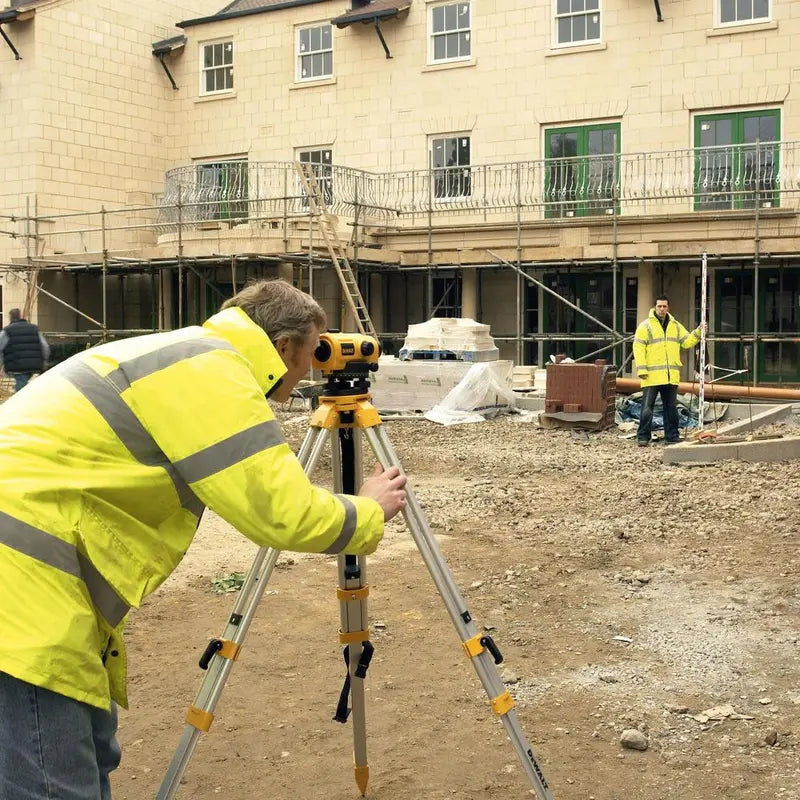 DEWALT 26x Magnification Auto Level Package