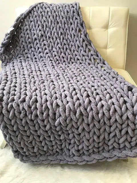 Chunky Cable-Knit Decorative Throw Blanket for Living Spaces