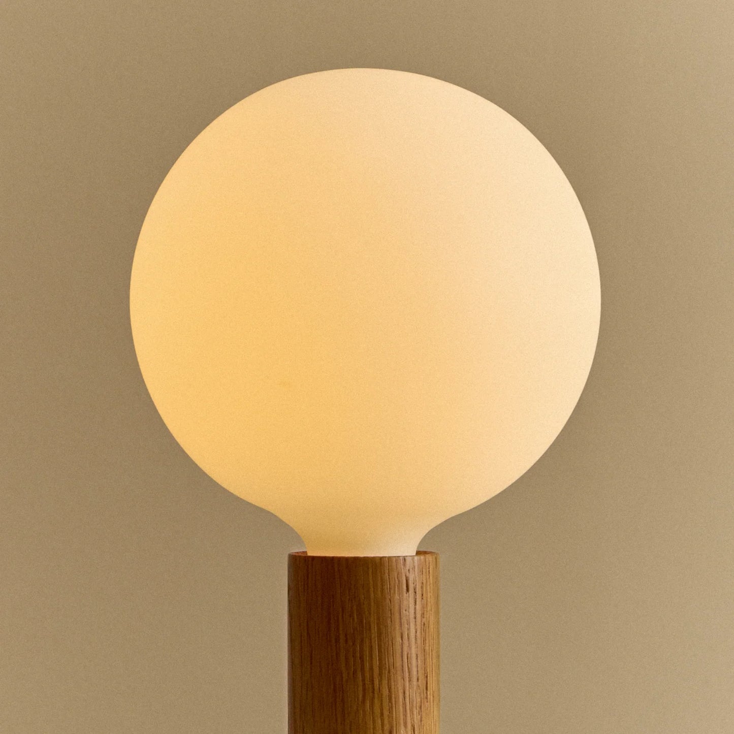 Knuckle Table Lamp in Oak + Sphere IV