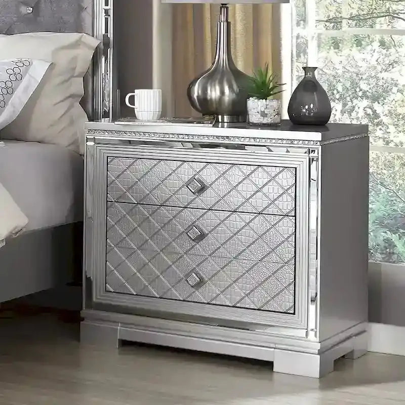 Seleena Glam Tufted Bedroom Set  5-Piece Silver-Wood Panel Collection with USB Charging Ports
