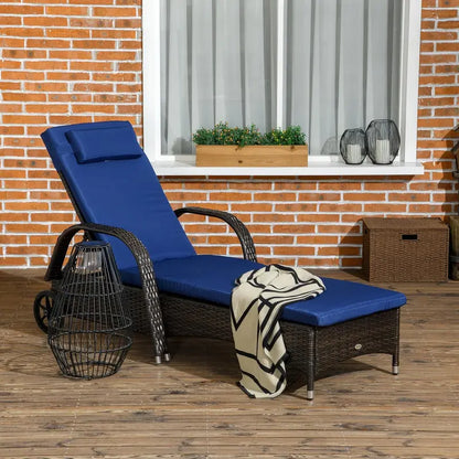 Adjustable PE Rattan Chaise Lounge: Outdoor Sun Lounger with 5-Position Backrest, Headrest & Wheels