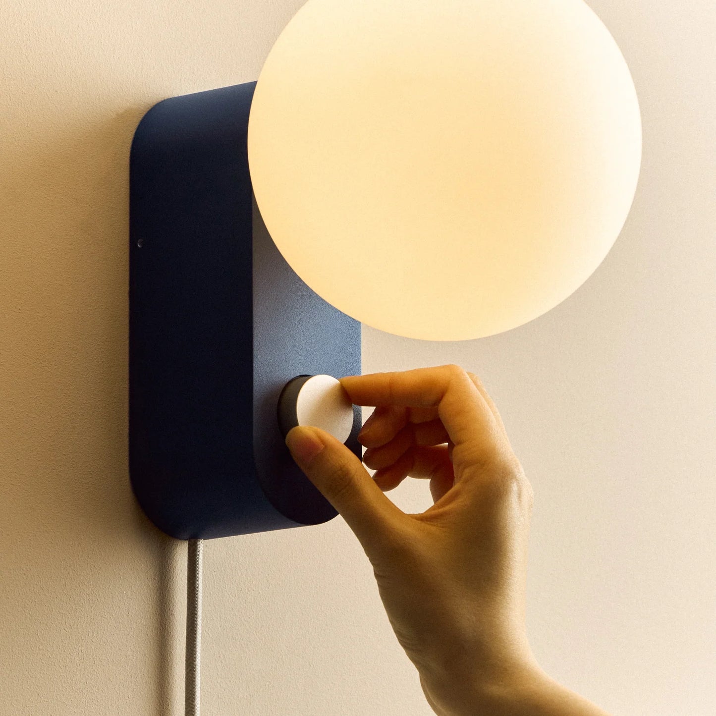 Alumina Multi-Use Lamp in Sapphire