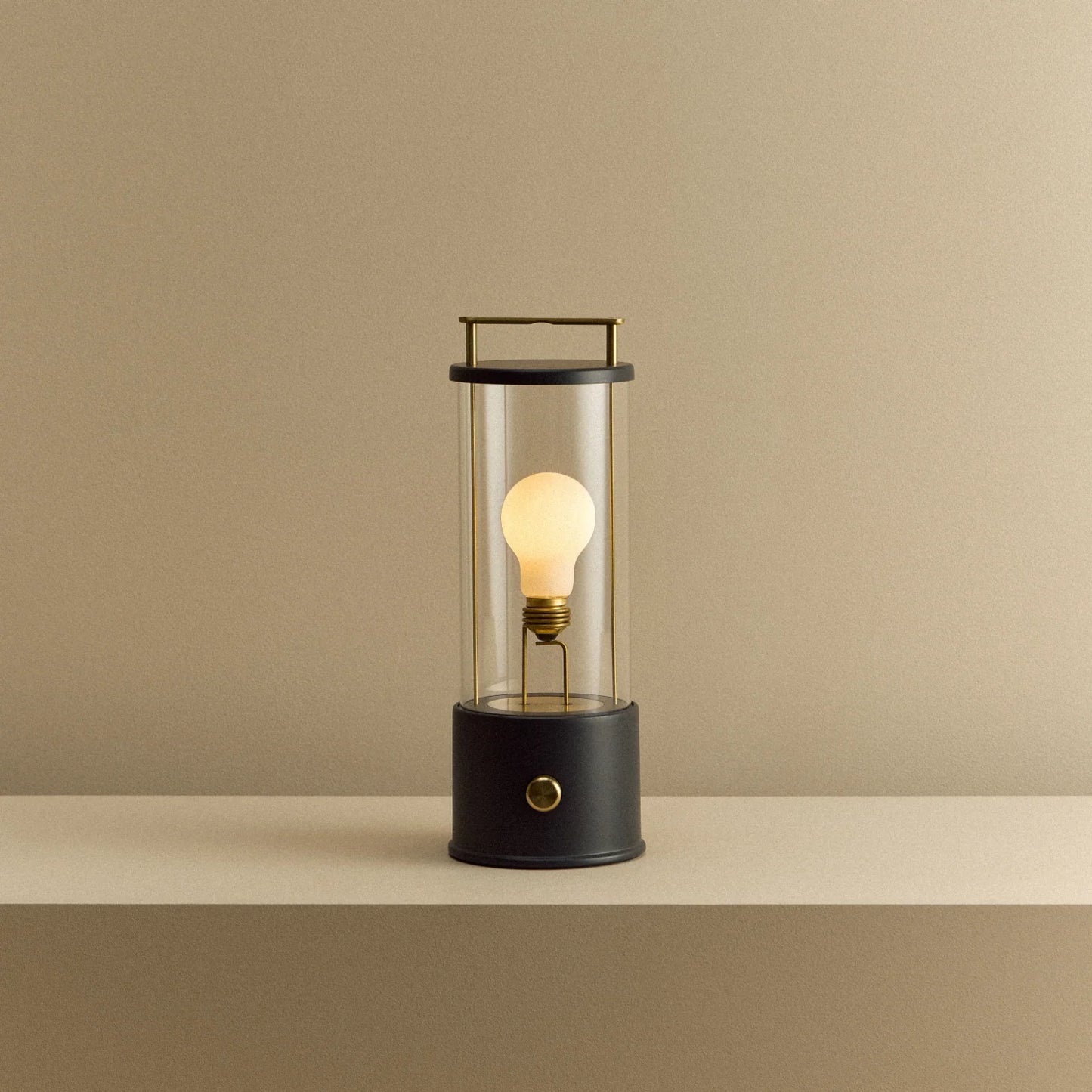 The Muse 2.0 Portable Lamp in Hackles Black