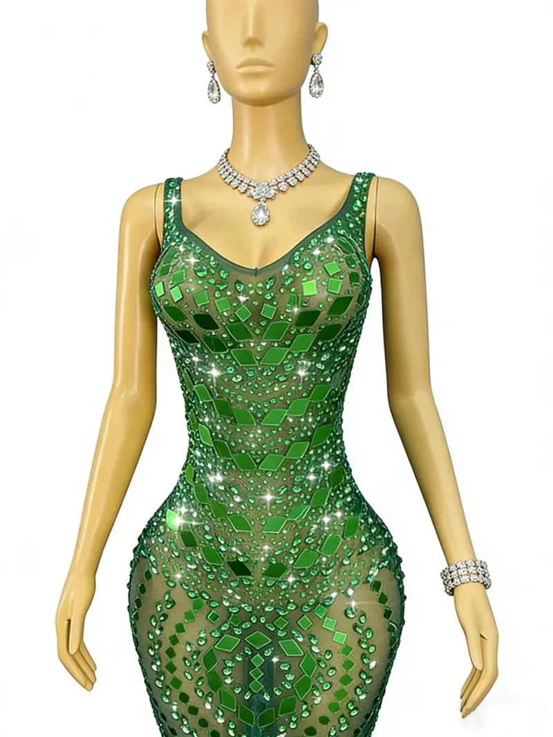 Emerald Green Sequin Mermaid Evening Dress with V-Neck, Open Back, and Floor-Length Cut