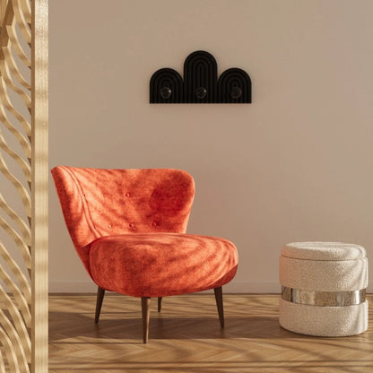 Fauteuil en velours ocre et bois