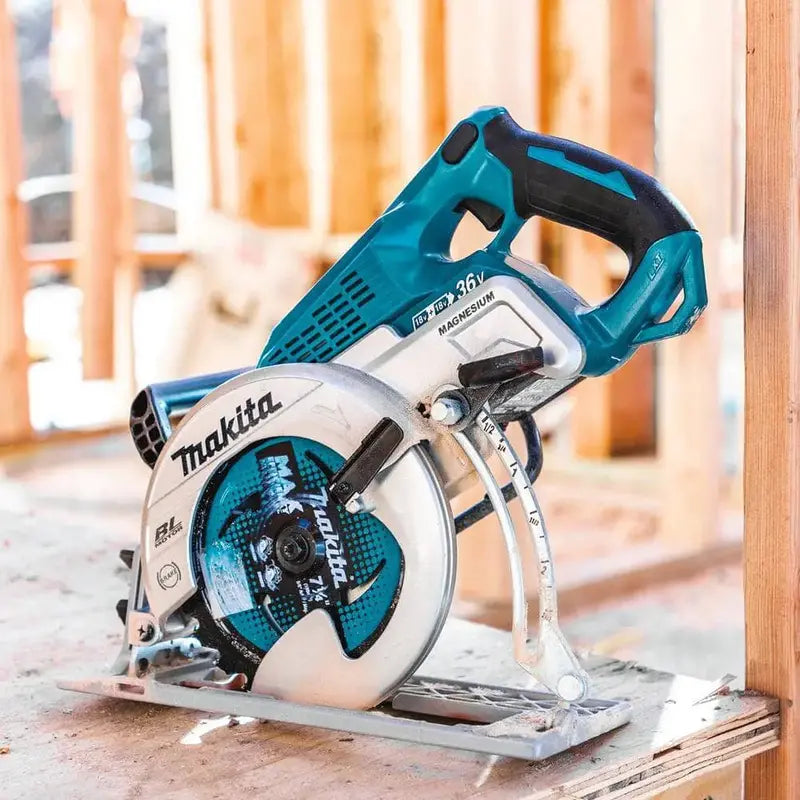 MAKITA XSR01PT 36V Brushless Rear-Handle Circular Saw Kit (18V x2, 7-1/4 Inch)