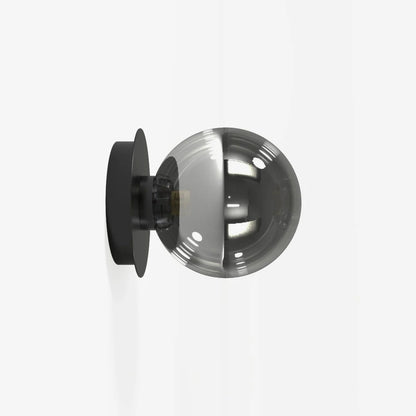 Applique en métal noir et globe en verre opaque