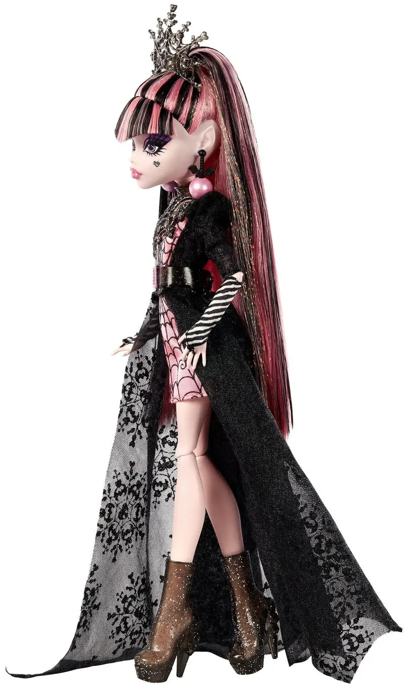 Monster High Howliday Draculaura Doll, Collectible Winter Edition, Pink & Black Gown