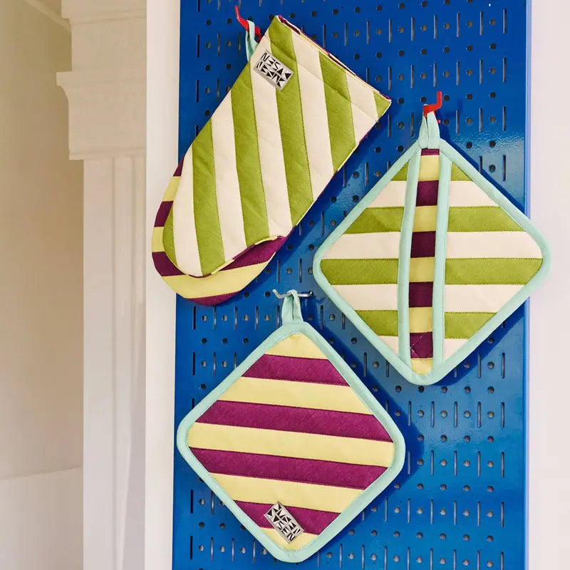Dusen Dusen Sourdough-Themed Oven Mitt