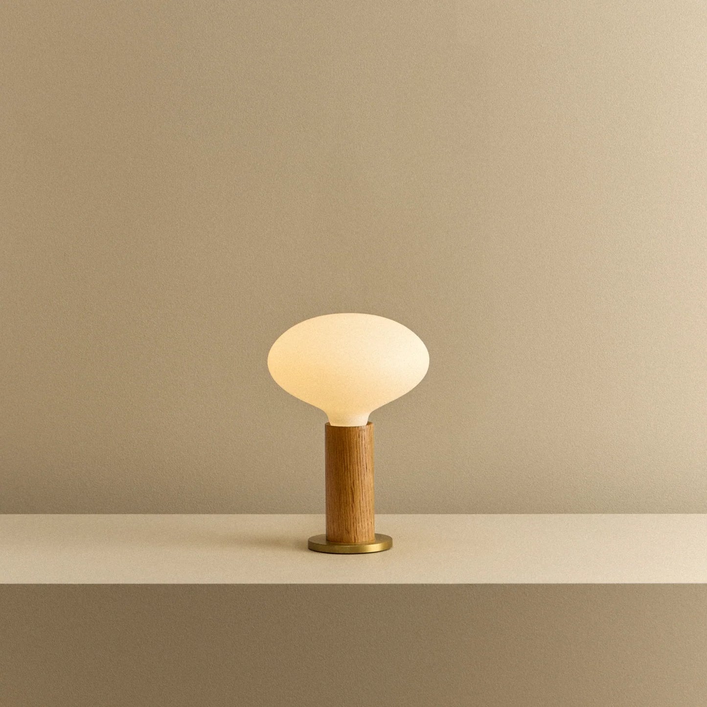 Knuckle Table Lamp in Oak + Oval